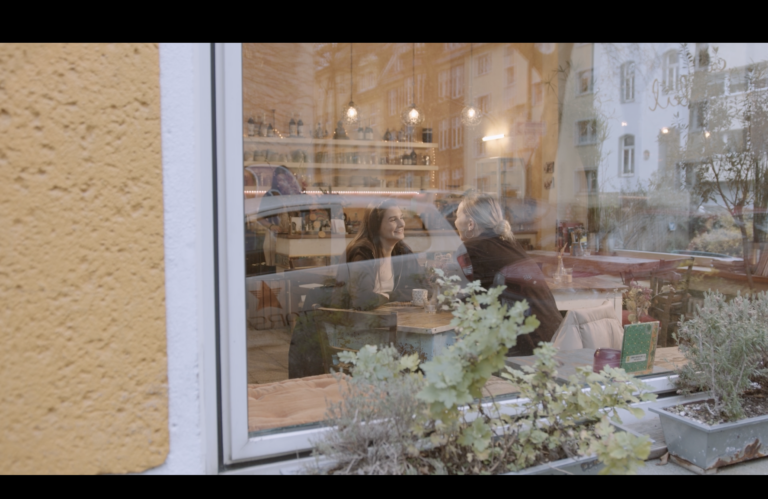 IchMosaikWirFragmente_C_KevinOsenau_2025_Still_14_Anika_Hagelskamp_Malissa_Wesselkock