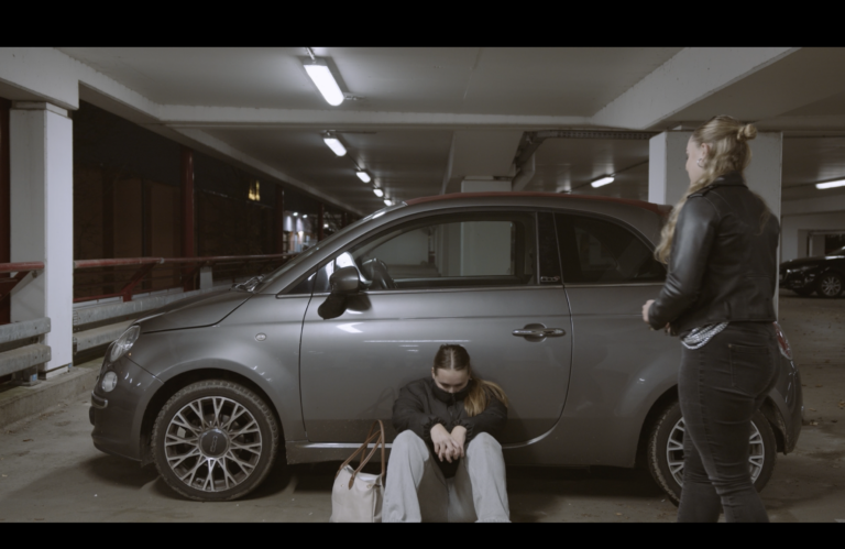 IchMosaikWirFragmente_C_KevinOsenau_2025_Still_5_Smilla_Flotho_Paula_Maschke
